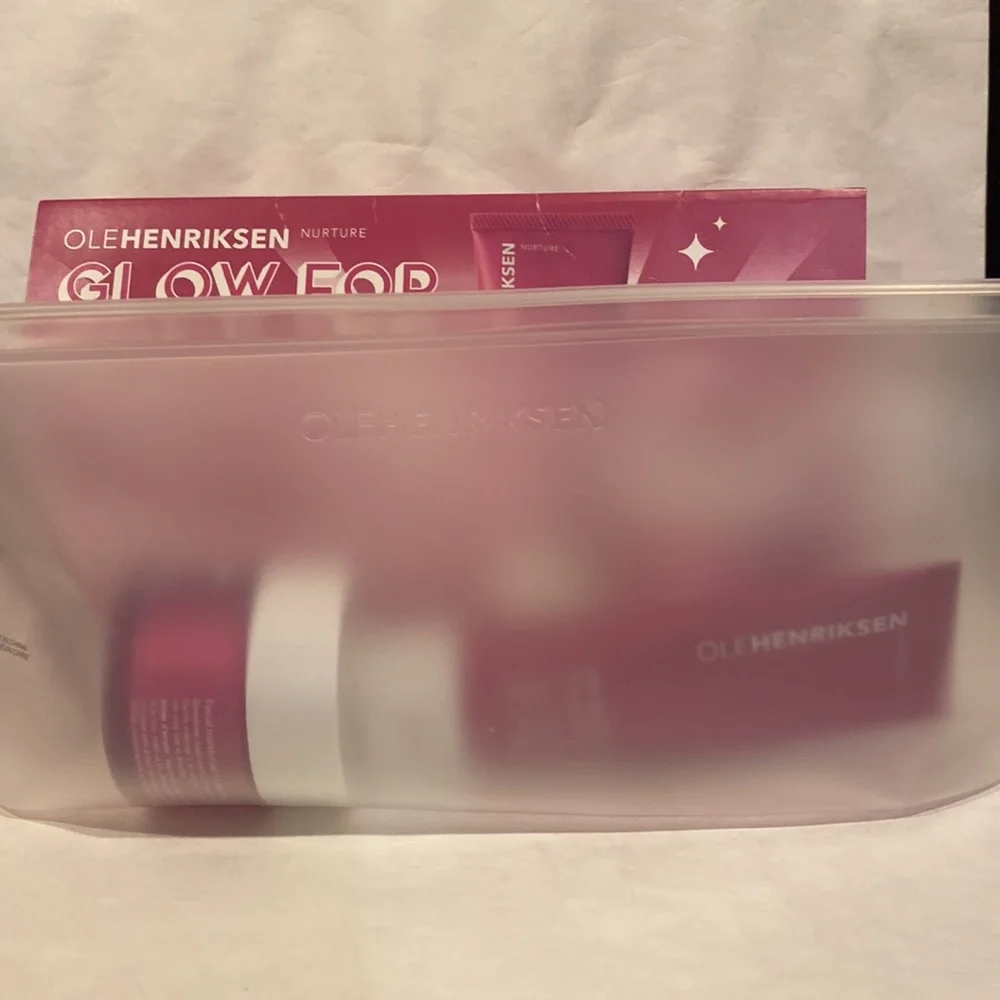 OLE HENRIKSEN Glow for Comfort 2p Wonderfeel Cleanser Nurture Me Moisturizer $50